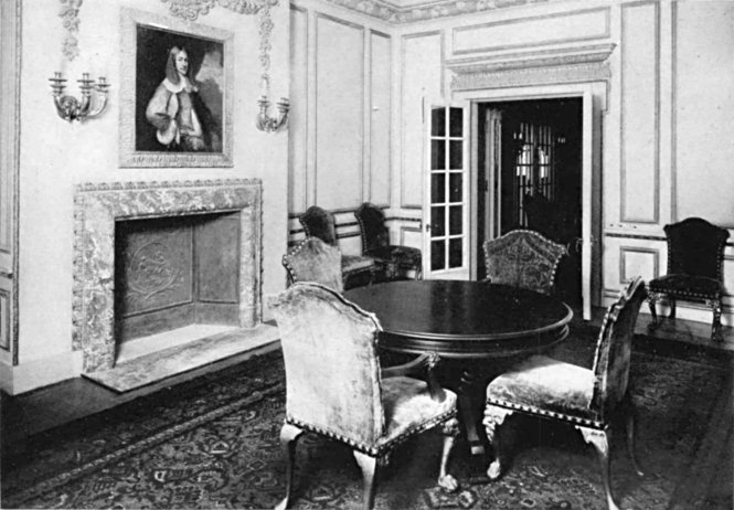 A GEORGIAN DINING-ROOM IN THE WILLIAM ISELIN HOUSE