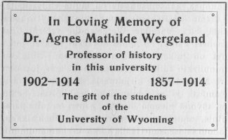 Wyomingin yliopiston kirjastoon ylioppilaiden lahjoittama vaskinen levy
professori, tohtori Agnes Mathilde Wergelandin muistoksi