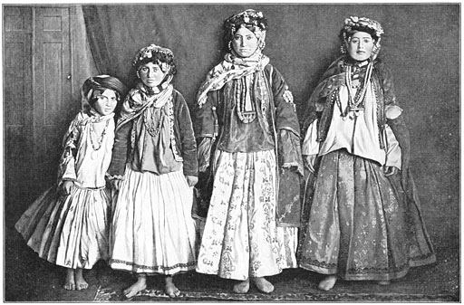 Zigeunervrouwen uit Zuidoost-Perzië