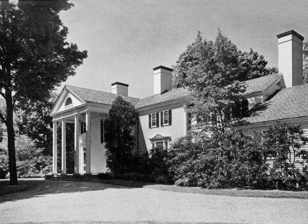 AN IMPOSING COUNTRY HOME OF CLASSIC DIGNITY

Robertson Ward, architect. Photo by Samuel H. Gottscho