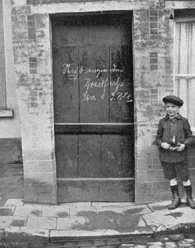 DOOR CHALKED DOOR CHALKED