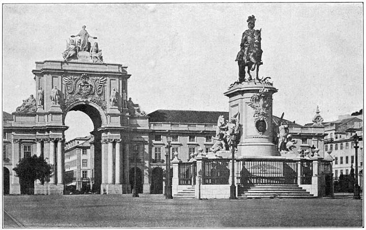 Lissabon. De Pra&ccedil;a de Commercio met het standbeeld van D. Jos&eacute;. (Het plein waar de Koning en de Kroonprins van Portugal vermoord werden.)
