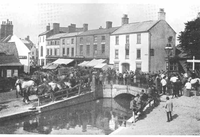 Horncastle horse fair: scene by the canal.  (From a
photography by Carlton & Sons, Horncastle.)