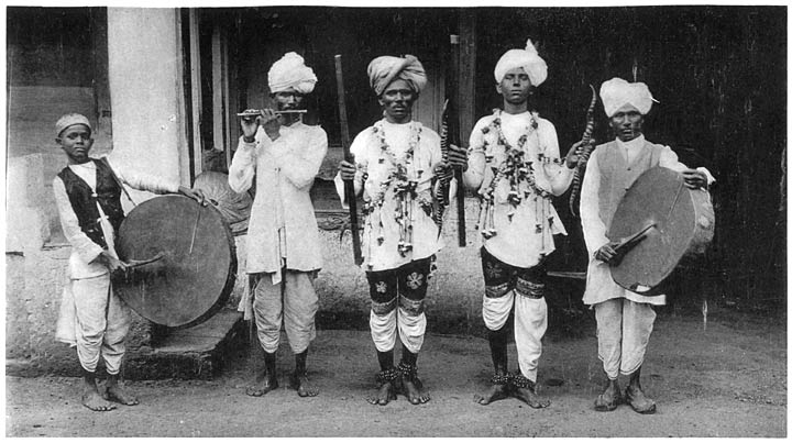 Ahīr dancers in Diwāli costume.