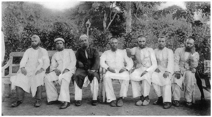 Group of Bohras at Burhānpur (Nimār).