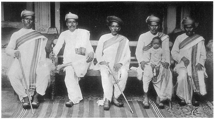 Group of Marātha Brāhman men.