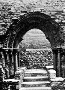 archway in the roman wall