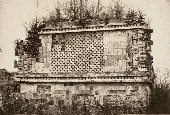 Palais Des Nonnes, à Uxmal; detail du cote sud.