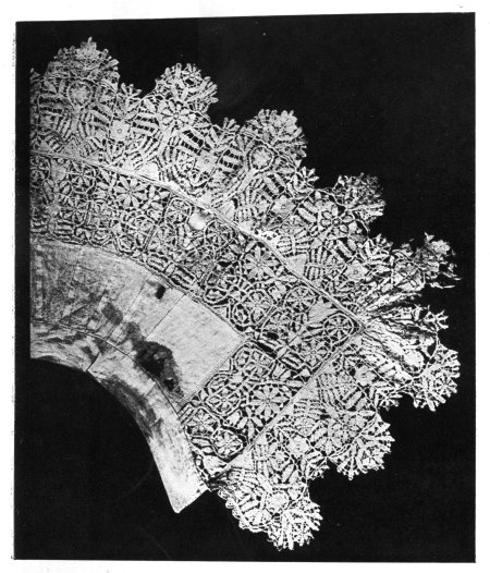 SEVENTEENTH CENTURY FALLING COLLAR TRIMMED WITH FINE
RETICELLA.