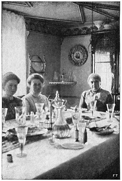 De familie Bjornson aan tafel.