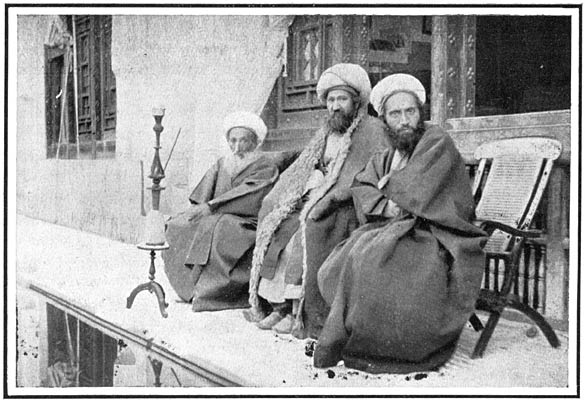 Typen van perzische joden. De hoofdrabbi van Yezd in het midden.