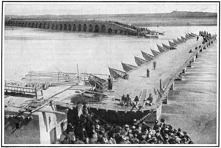 De schipbrug over de Tigris tusschen Mosoel en Nineveh.