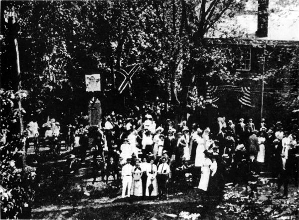 The dedication of the Marr Monument in 1904. Copy by
Lee Hubbard.