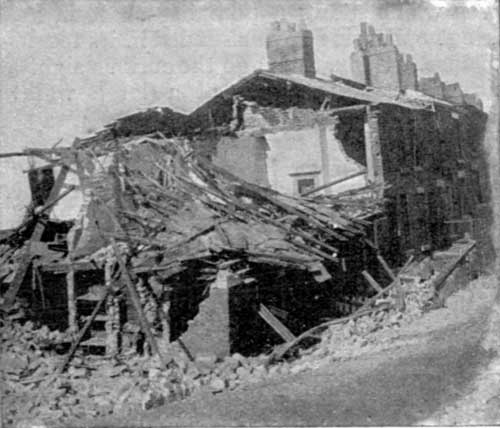T. Birtles, photo.HOUSES WHICH
COLLAPSED OWING TO A SUBSIDENCE.