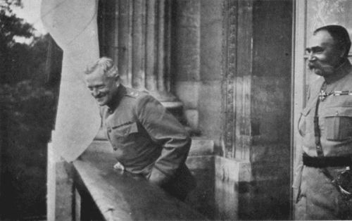 GENERAL PERSHING BOWING TO THE CROWD IN PARIS