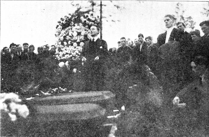 Charles Ashleigh speaking at the funeral, of Looney, Baran and Gerlot.