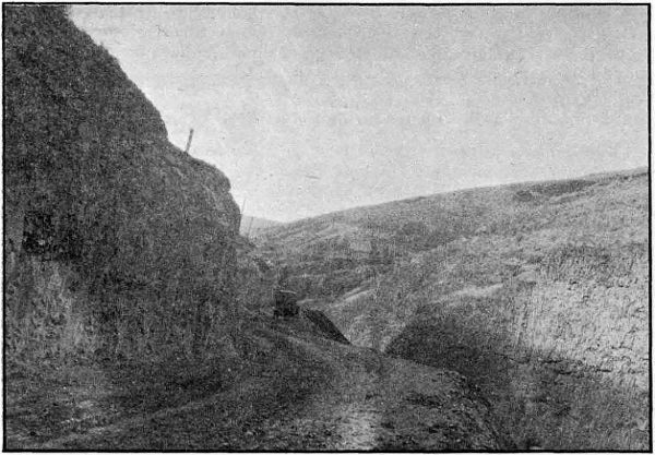 THE JOHN DAY RIVER HIGHWAY
SOUTH OF CONDON IN GILLIAM COUNTY MACADAMIZED IN 1917