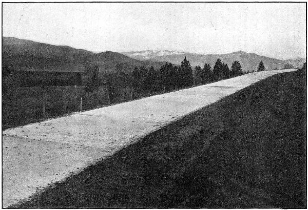 CONCRETE PAVEMENT
ON ASHLAND HILL IN JACKSON COUNTY, ON THE PACIFIC HIGHWAY NORTH OF ASHLAND. GRADED AND PAVED IN 1918