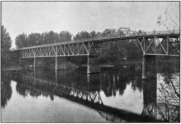 INTERCOUNTY BRIDGE
OVER THE WILLAMETTE AT SALEM. BUILT BY MARION AND POLK COUNTIES IN 1917 AND 1918. COST $250,000.00. TOTAL LENGTH 2,220 FEET