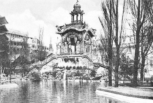 THE LUMINOUS PALACE
Champ De Mars, Paris, 1900