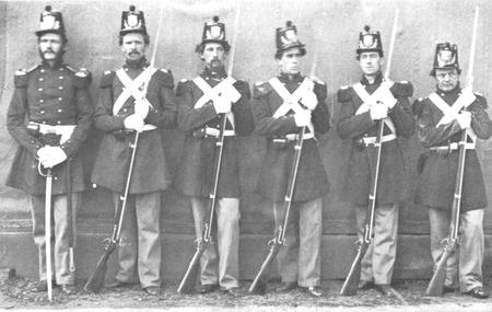 Smartly dressed amphibious soldiers. Some of the 3,000 U.S. Marines of the
Civil War made landings on Southern coasts, but the majority served as gun
crews aboard ship.