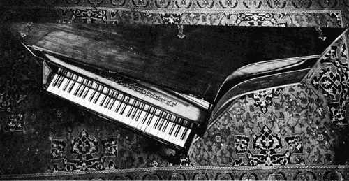 Hitchcock spinet: 24. Top view.