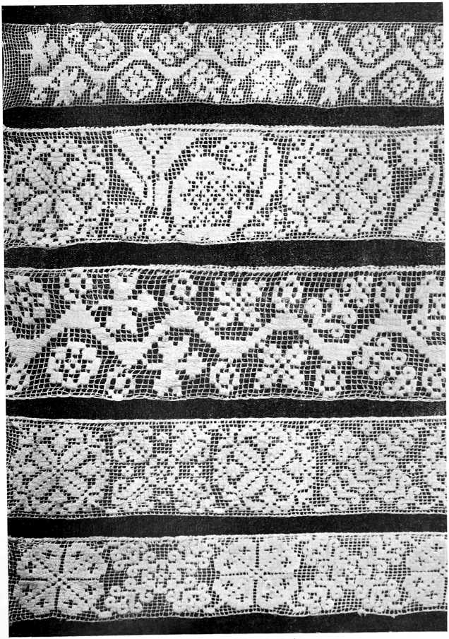 RÉGI KALOTASZEGI CSOMÓZOTT RECEMINTÁK. (379)