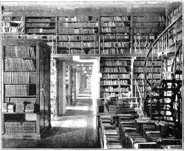 A «Magyar Nemzeti Múzeum» könyvtárának könyvtermei.