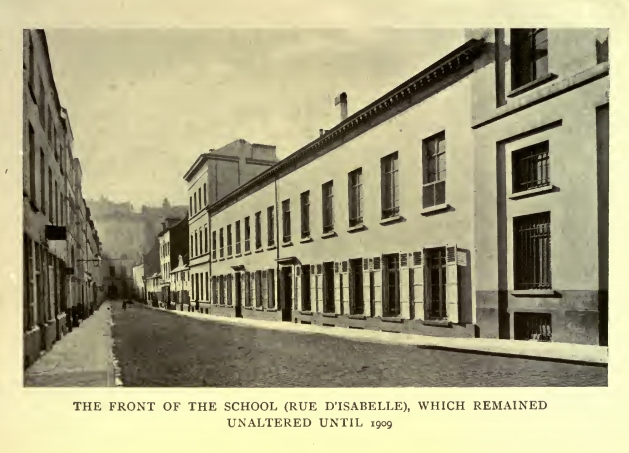 THE FRONT OF THE SCHOOL (RUE D'ISABELLE),
WHICH REMAINED UNALTERED UNTIL 1909