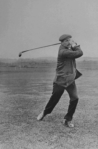 PLATE VIII.

EDWARD RAY

This plate shows the champion's tremendous finish in the drive. Ray,
at the top of his stroke, gets much of his weight on his right foot,
but does not advise others to do so.