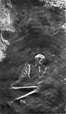 'CROUCHING BURIAL' (HOCKER-BESTATTUNG)
ADLERBORG, NEAR WORMS