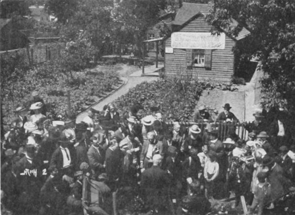 THE LISTEBARGER CABIN, CEDAR RAPIDS Showing
Semi-Centennial Exercises in 1906