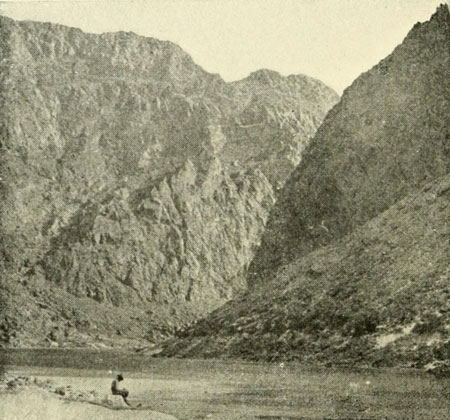 Entrance to Black
Canyon, first seen by James O. Pattie.