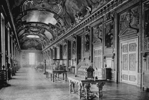 LOUVRE MUSEUM, APOLLO GALLERY