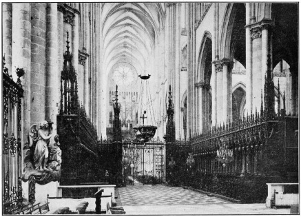 CATHEDRAL OF AMIENS (SOMME), FRANCE, THE CHOIR AND NAVE,
LOOKING WESTWARD.