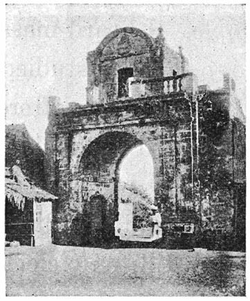 Santa Rosa Gate, on the road from Kalamba to Biñan.