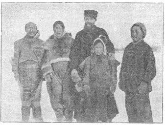 Famille esquimaude du groupe Copper et le R. P.
Frapsauce