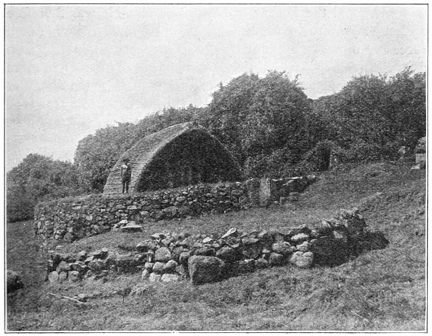 FIG. 21.—THE ‘KUDRPALI’ OF KARS, WITH THE ‘KUDRPALIKARTMOKH’ STANDING ON THE WALL. IN THE FOREGROUND IS THE MOUND CALLED ‘IMUDRIKARS’ IN THE BACKGROUND ON THE RIGHT IS THE CALF-HOUSE.