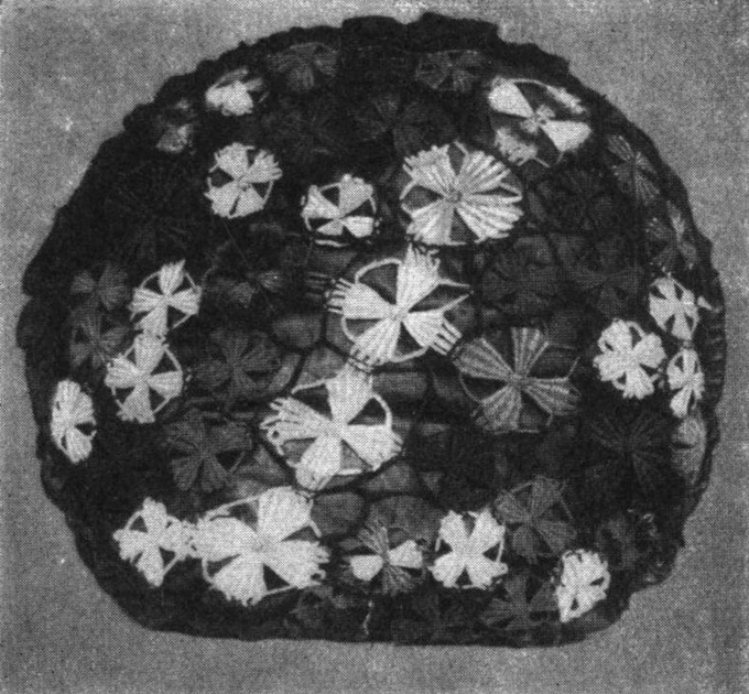 Kissen, auf dem viele Sterne
  befestigt sind